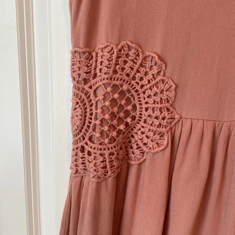 Alya Sleevelss Crochet‎ Design Dress - Medium - Muted Salmon Pink